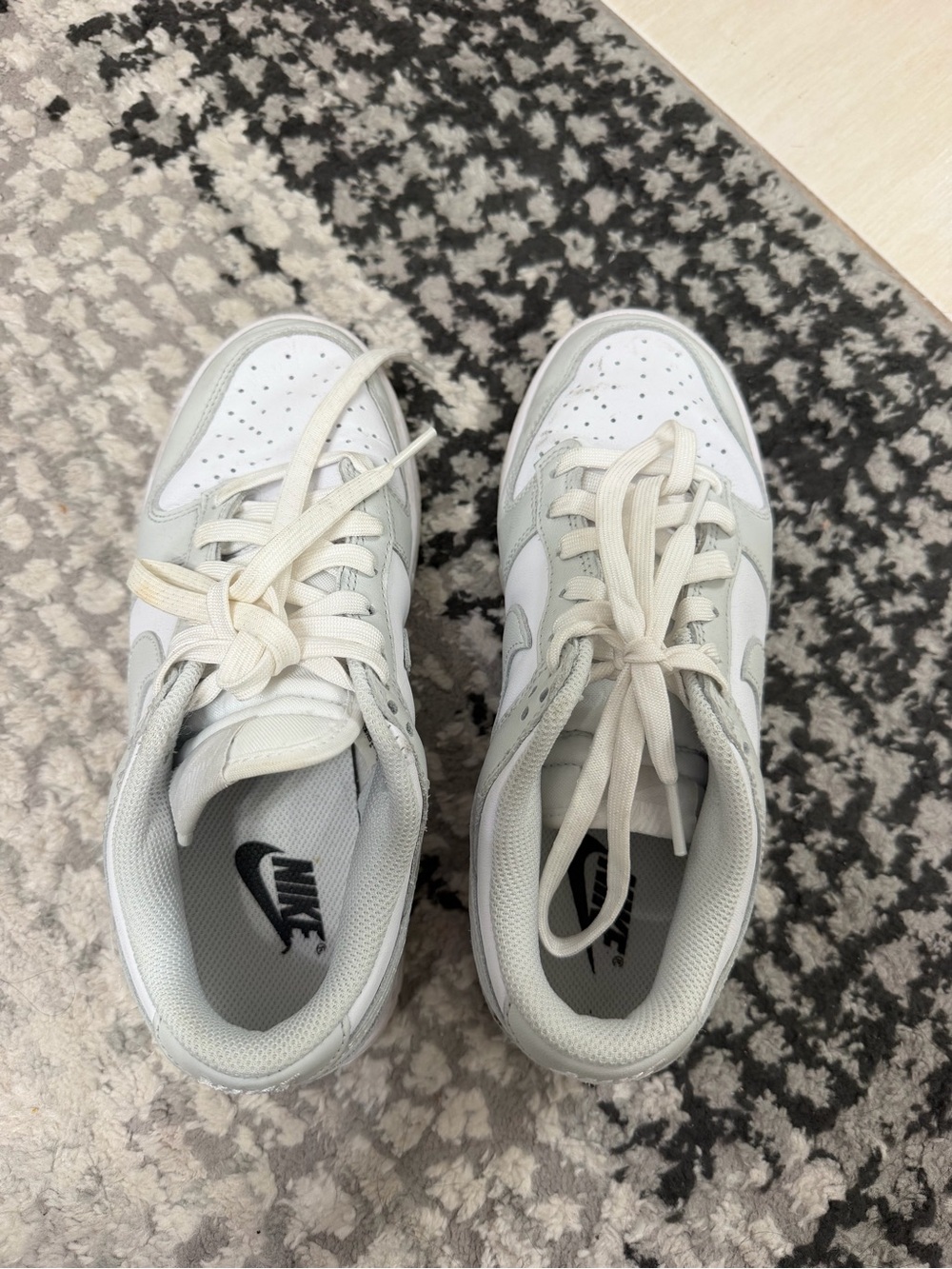 Nike dunks women grey